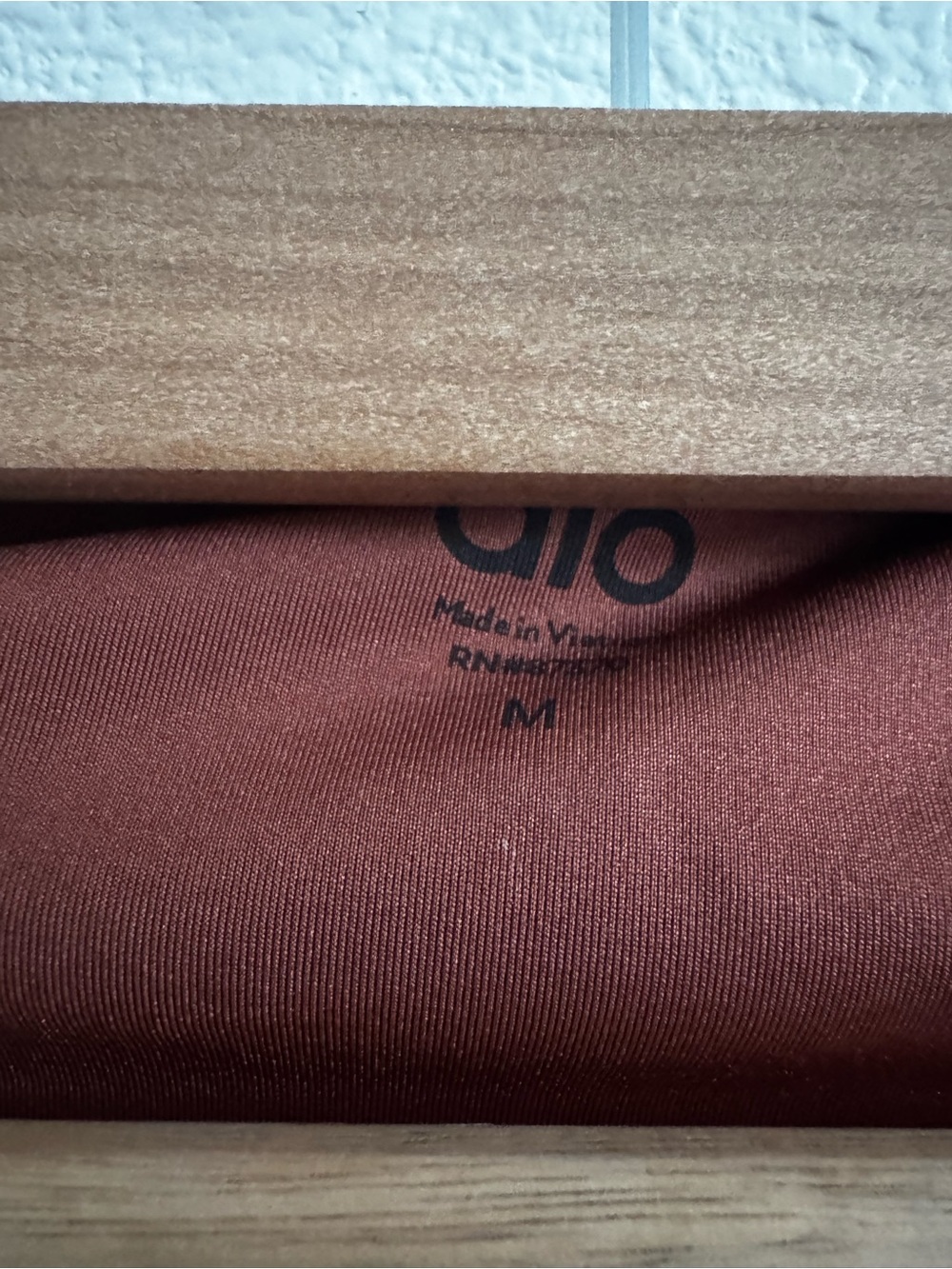ALO Yoga Ribbed Rust-Brown Sweetheart Crop Top - Picture 3 of 4